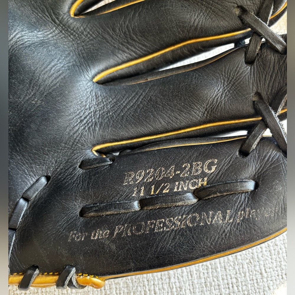 Rawlings 
R9204-2BG
11 1/2 inch - Picture 2 of 7